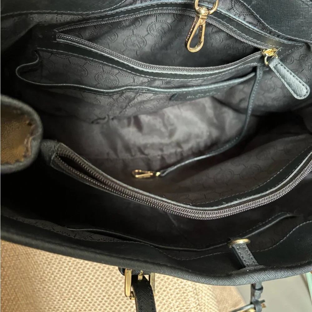 Large black Michael Kors tote bag with gold hardware EUC - Picture 5 of 9